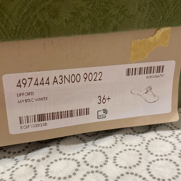 Gucci Cream and Black Sandals with Iconic GG Logo - Picture 9 of 12